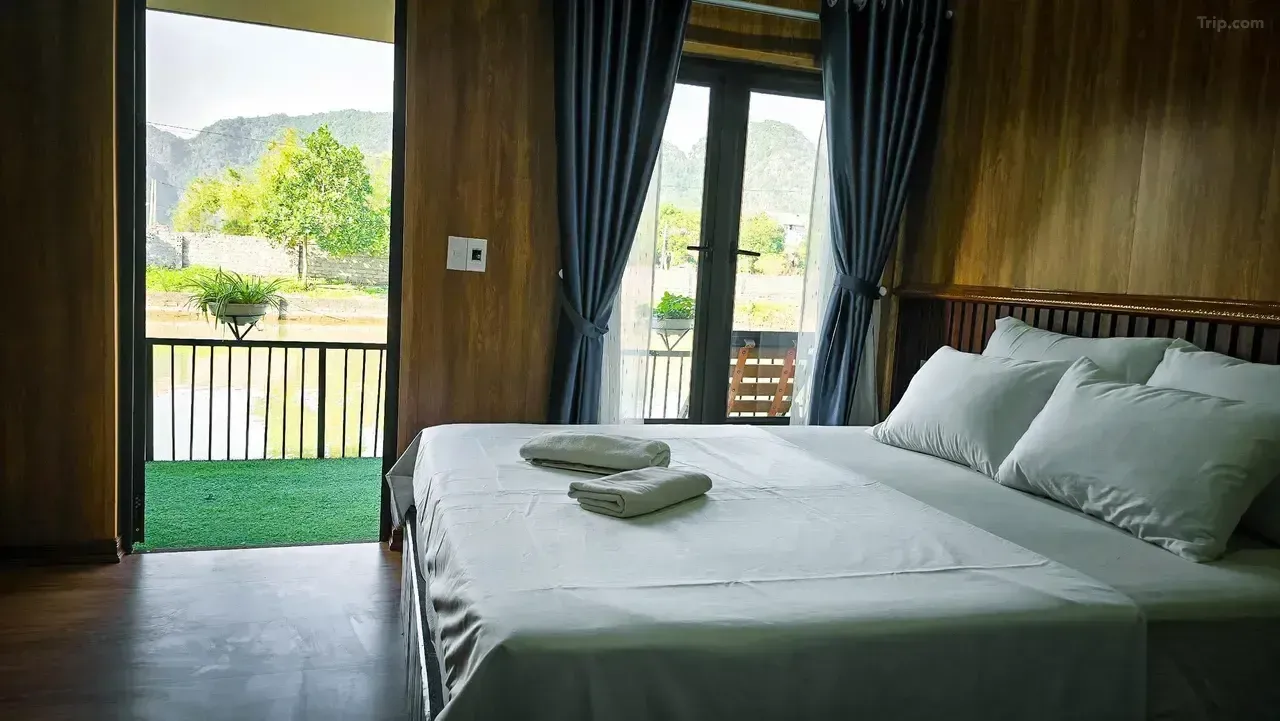 Deluxe Double or Twin Room with Mountain View